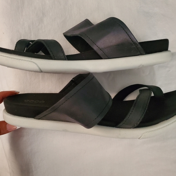 Ecco Damara Thong Sandals - Picture 8 of 10